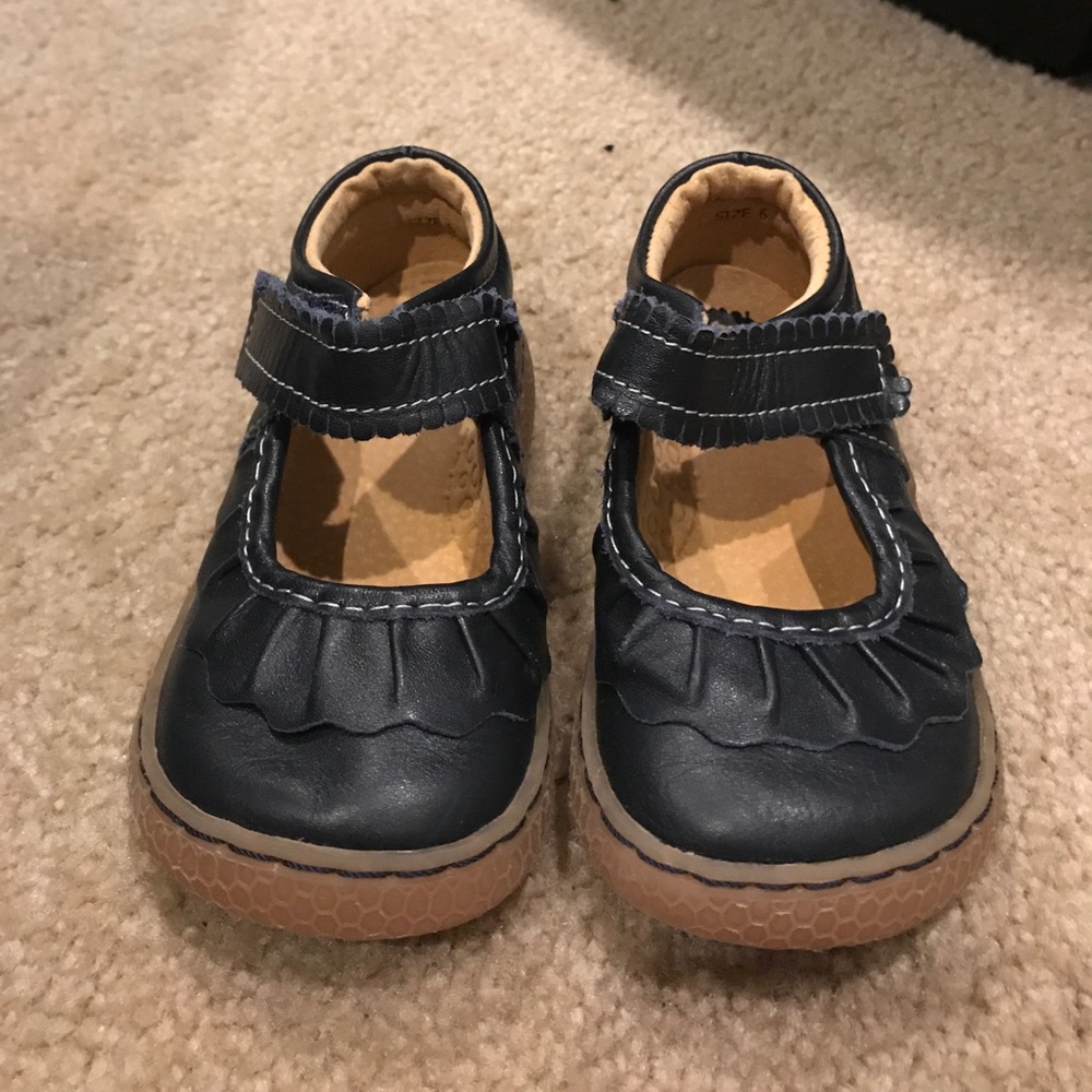 Livie & Luca navy sandals size 6