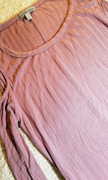 Cute cold shoulder one piece top - Picture 2 of 2