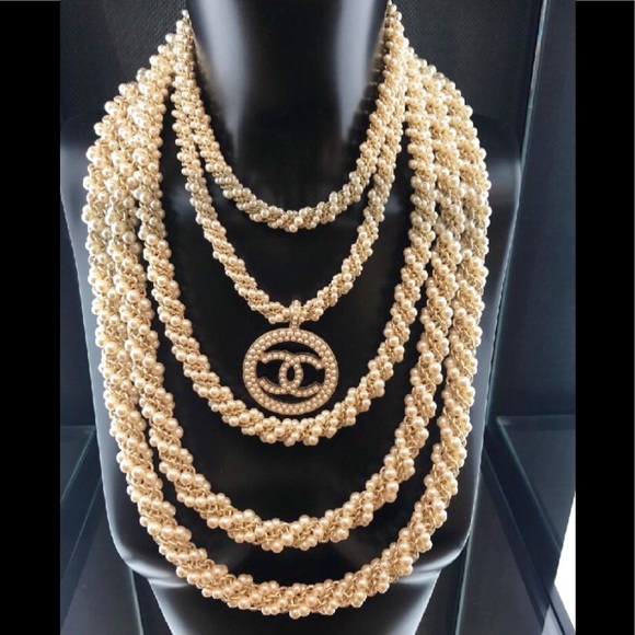 ❌SOLD❌AUTHENTIC CHANEL SOLD OUT NECKLACE - Picture 1 of 8