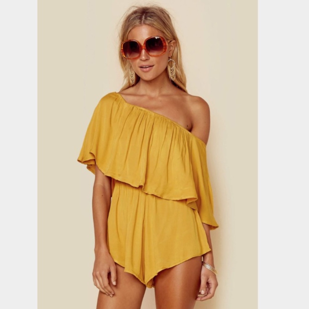 Planet blue Farrah flounce romper