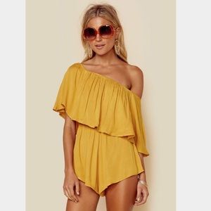 Planet blue Farrah flounce romper