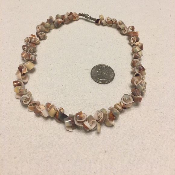 Shell necklace - Picture 2 of 2