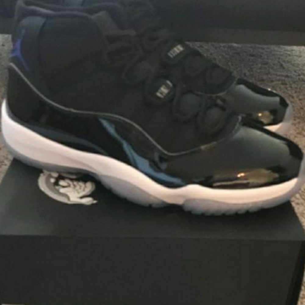 Space jam jordans size 11