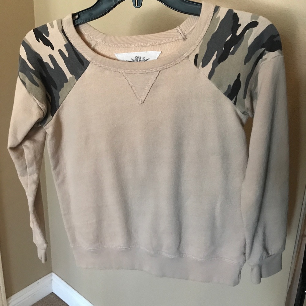 Matching sweatshirt & skirt in Camo..