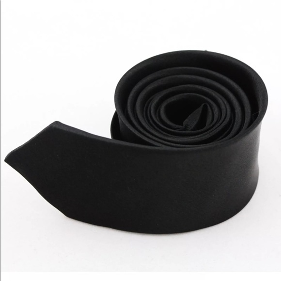 Other - BRAND NEW SKINNY BLACK TIE! 🖤💙
