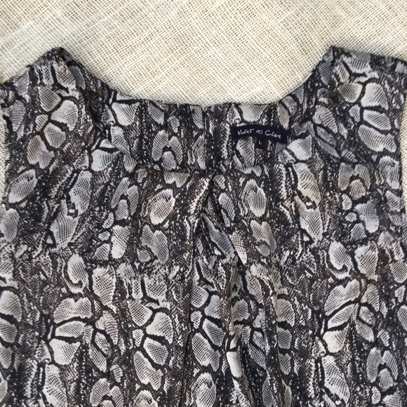 Violet & Claire Black Snakeskin Tank Top Blouse - Picture 2 of 8