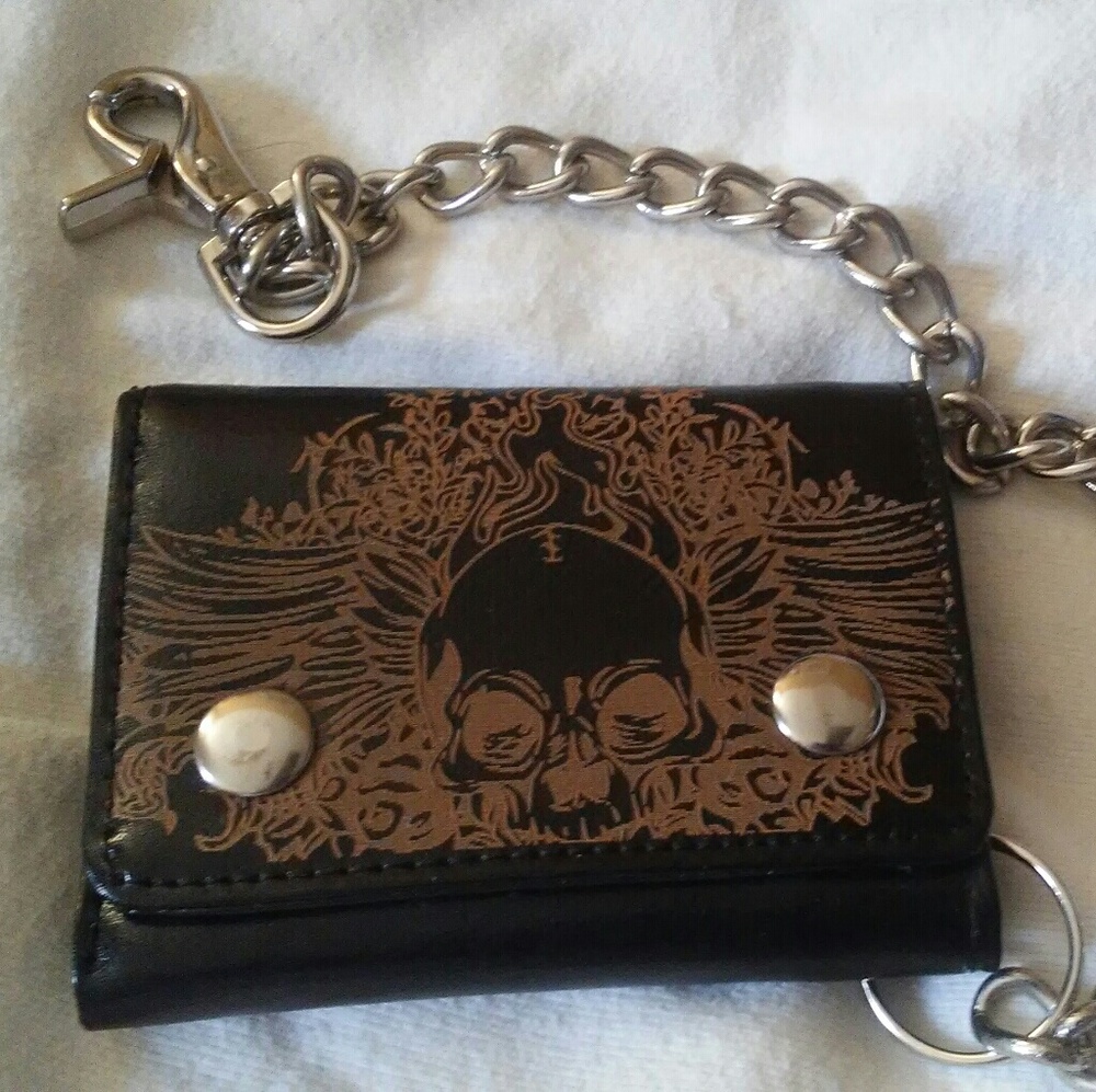 Skull chained wallet