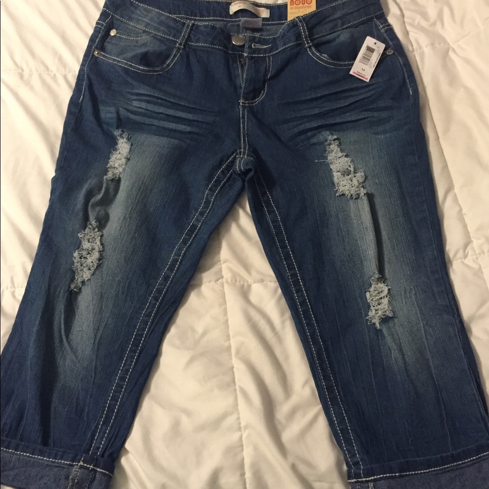New with tags crop capris