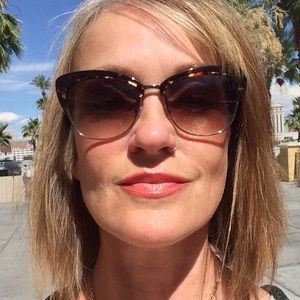 Meet your Posher, Debra