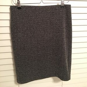 Small black and white stretchy skirt