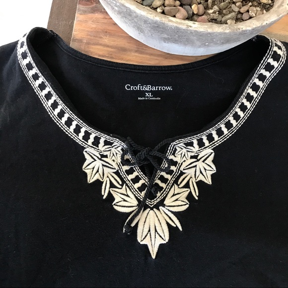 croft & barrow Tops - Croft & Barrow Black Top with Embroidered Detail