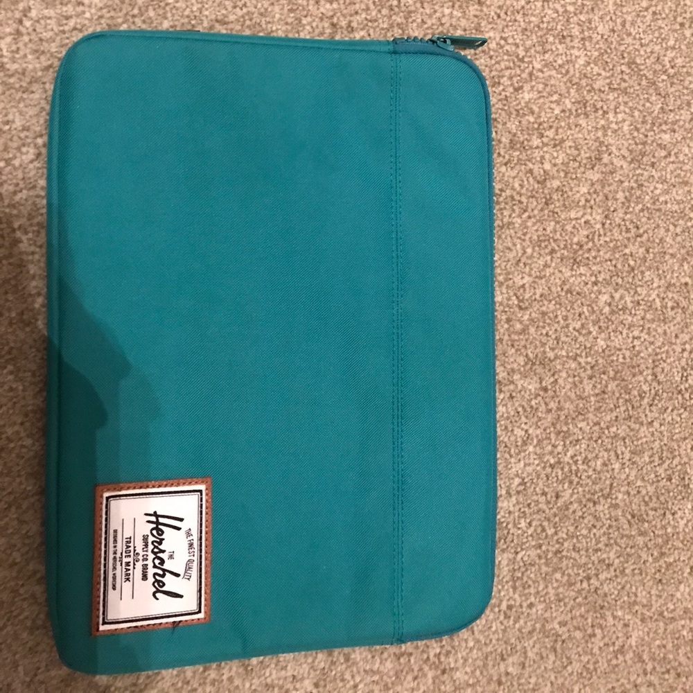 Herschel laptop case 13in