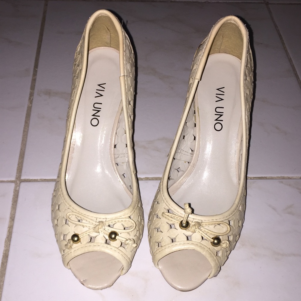 Cream mini wedge is what i call it🤔😄