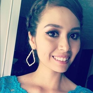 Meet your Posher, Lourdes