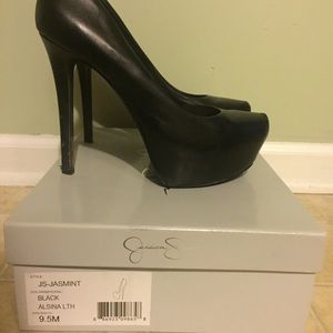 Jessica Simpson platform heel