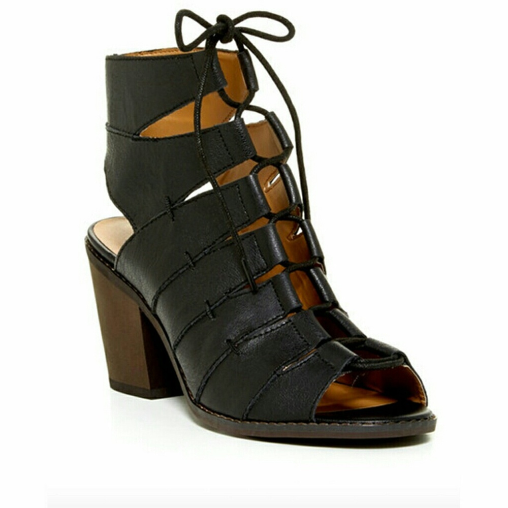 Kelsi Dagger high heel