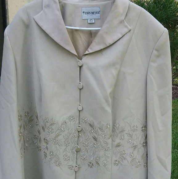 2 pc Woman suit - Picture 1 of 1