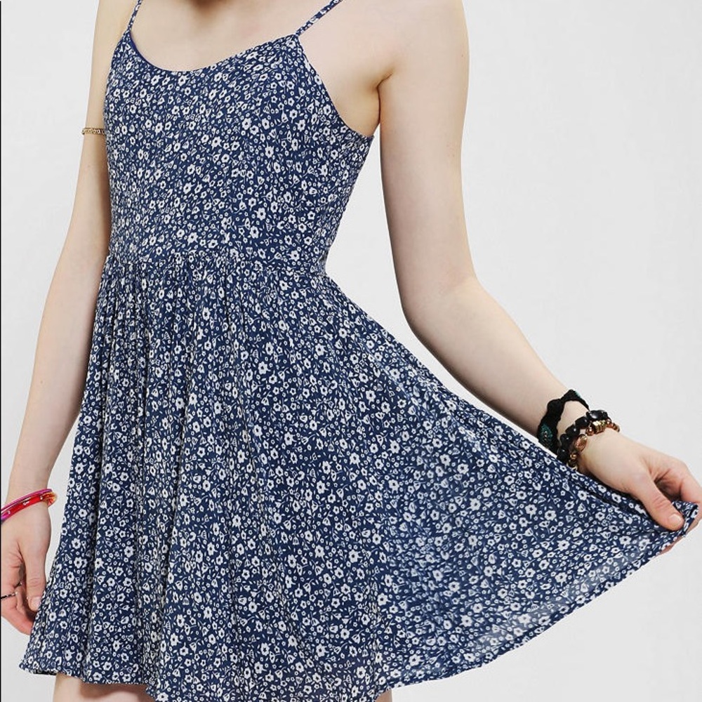 [Urban Outfitters] Floral sundress