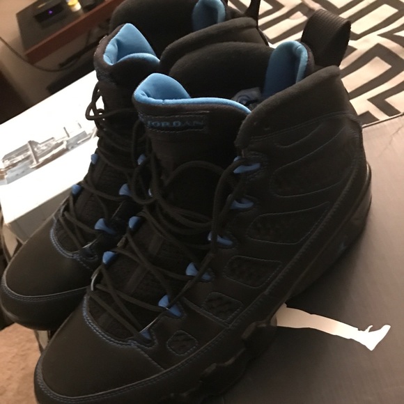 Athletic_Shoes