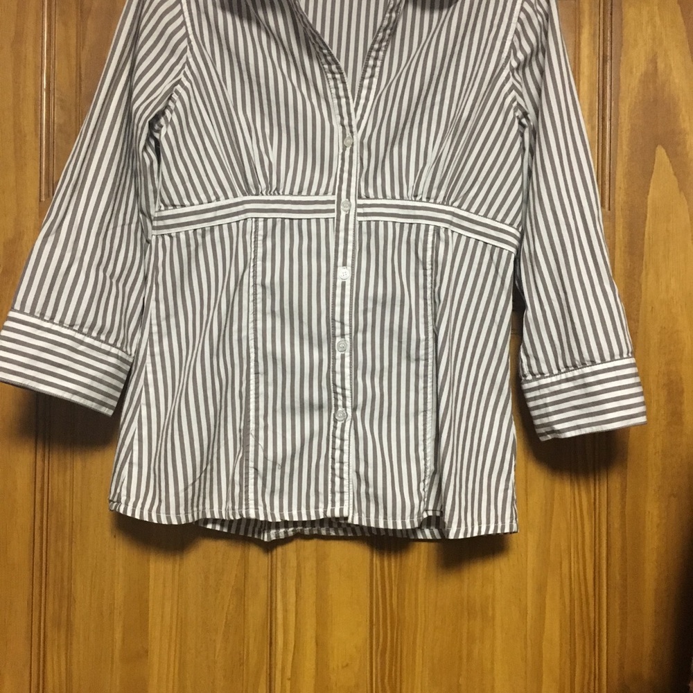 Nice button up shirt size S