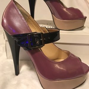NEW NEVER WORN
Steve Madden Platform colorblock heels