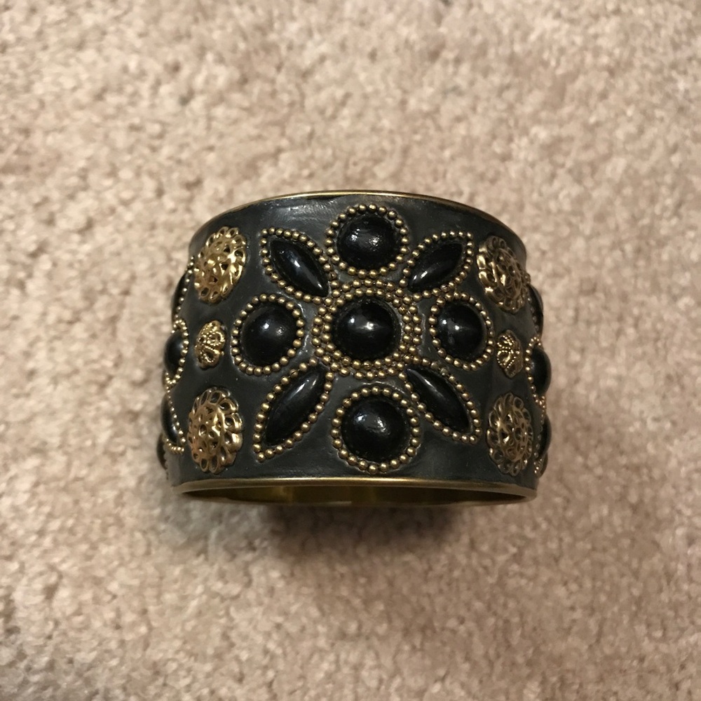 Bangle bracelet