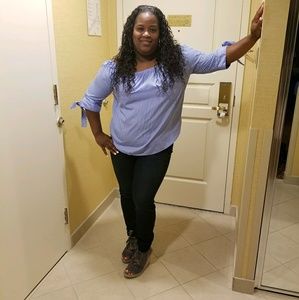 Meet your Posher, Lakiela