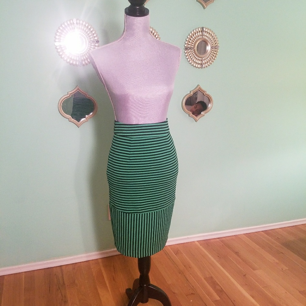 CLOSET SALE Gianni Bini Mod Striped Pencil Skirt