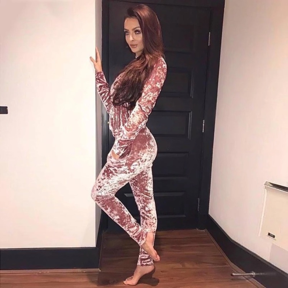 ‘Koko’ Light pink crushed velvet two piece suit - Picture 4 of 4