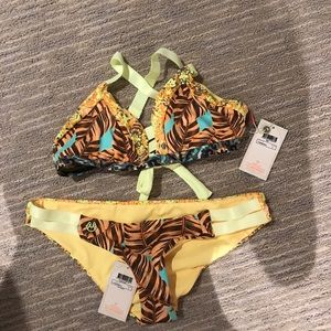 maaji bathing suit top and bottom (NEVER WORN)