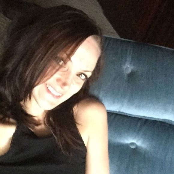 Meet your Posher, Lauren - Picture 2 of 2