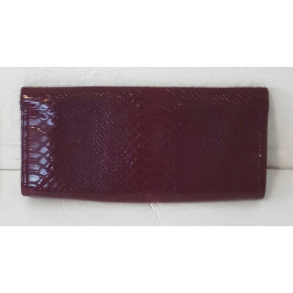 Faux Croco Embossed Clutch Purse - Picture 2 of 5