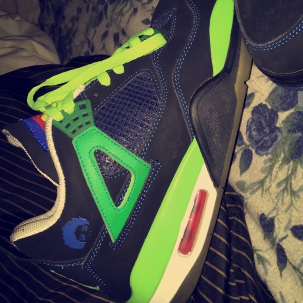 Jordan retro 4's (doernbecher)