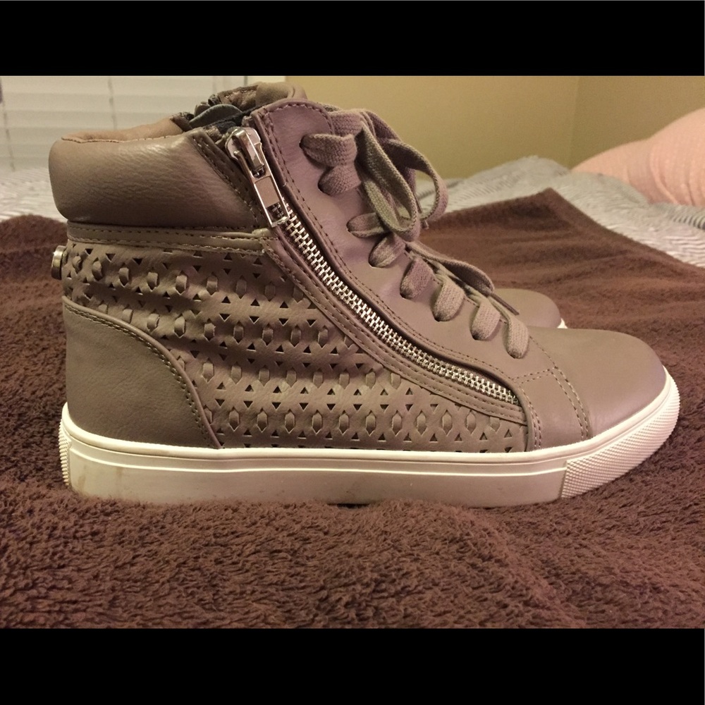 Steve Madden High Top sneaker