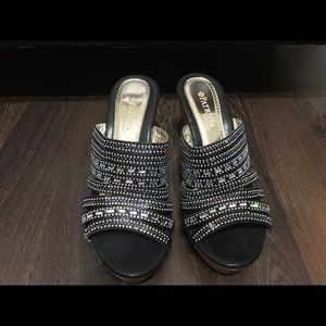 NWOT HEELS SIZE 9 1/2