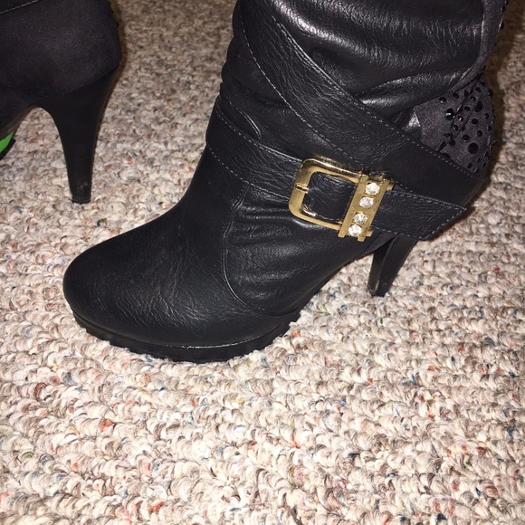 Black Heeled Calf Boots - Picture 5 of 7