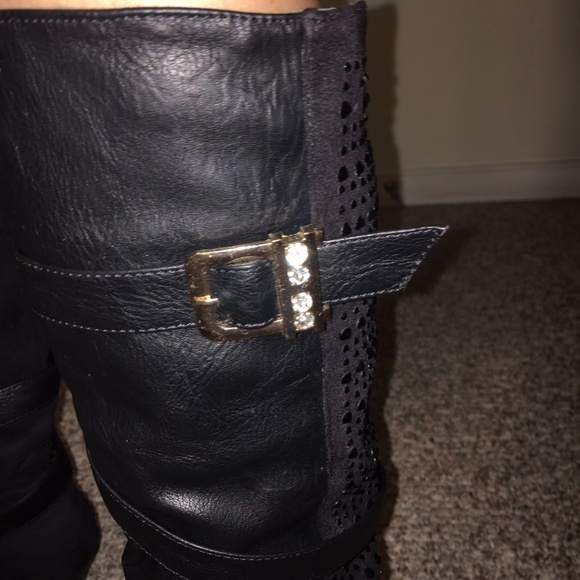 Black Heeled Calf Boots - Picture 6 of 7