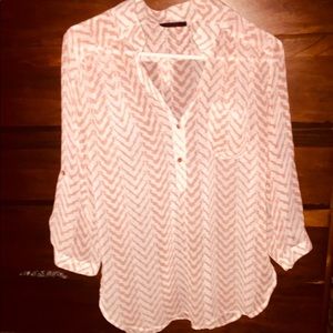 LIKE 🆕💕 -- 3/4 sleeve blouse