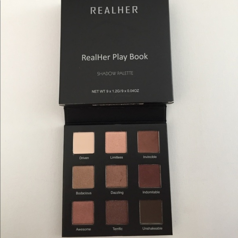 NIB -RealHer Play Book Shadow Pallet