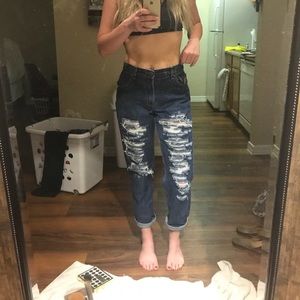 Distressed high-wasted Levi's!