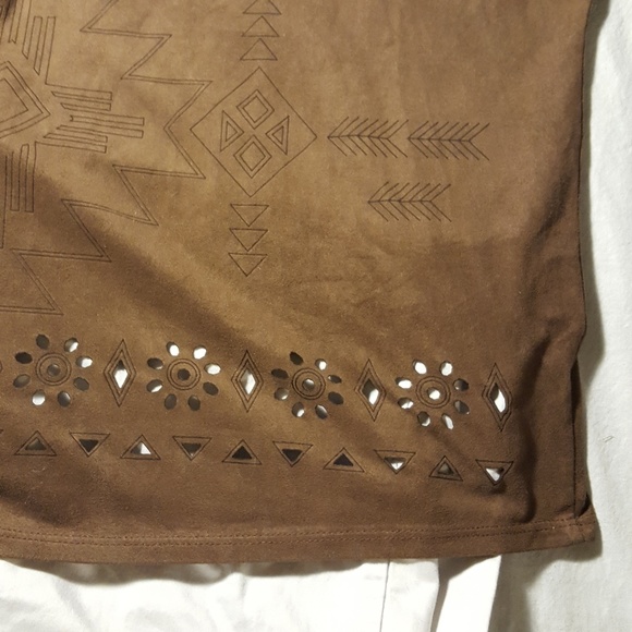 F21 |Aztec Design with Floral Cutouts - Picture 4 of 6