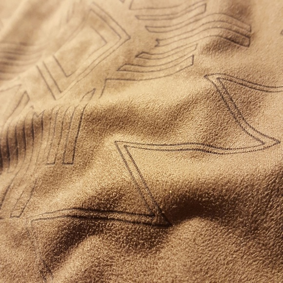 F21 |Aztec Design with Floral Cutouts - Picture 5 of 6