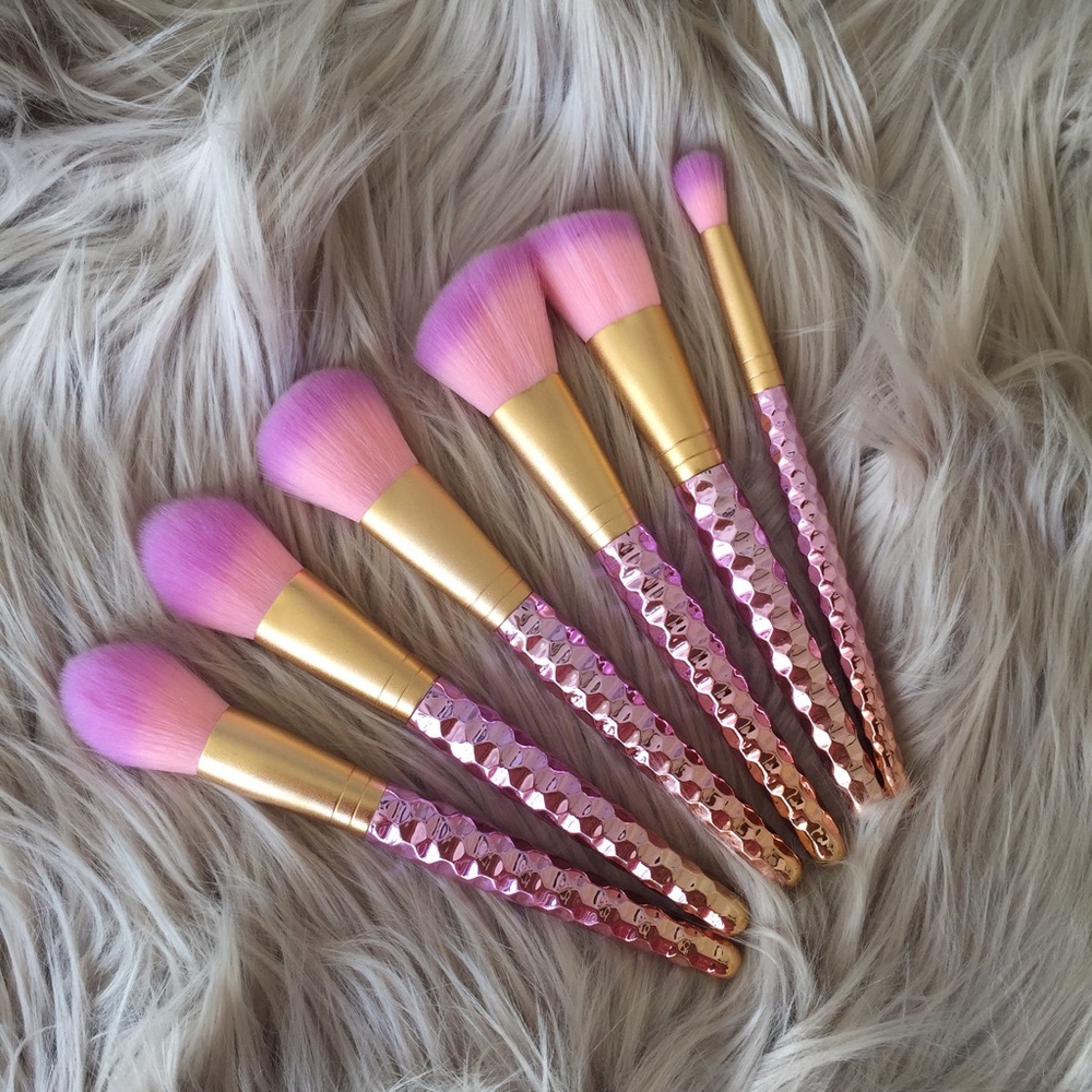 Meet your Posher, Ledyllyn