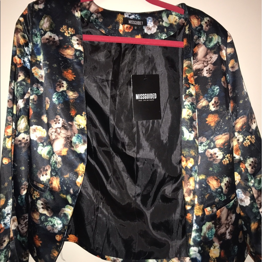 Missguided Silk floral blazer