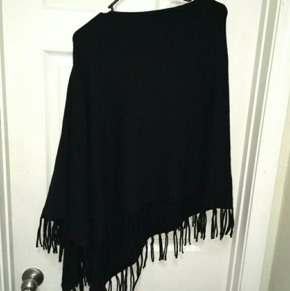 NWOT. Fringe poncho by Mudpie
