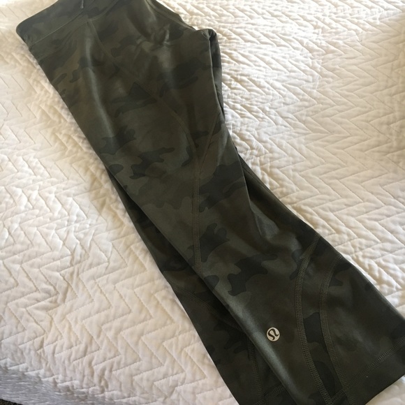 lululemon athletica Pants - Lululemon crop leggings