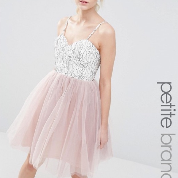 Boohoo Petite Lace & Tulle Prom Dress - Picture 4 of 4