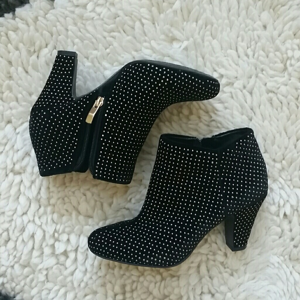 BCBGeneration Daphnee Studded Bootie - Size 6