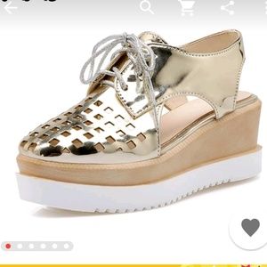 Patent gold Oxford platform