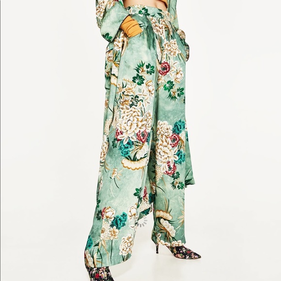 GORGEOUS ZARA NWT FLORAL PANTS TROUSERS PAJAMAS - Picture 2 of 8